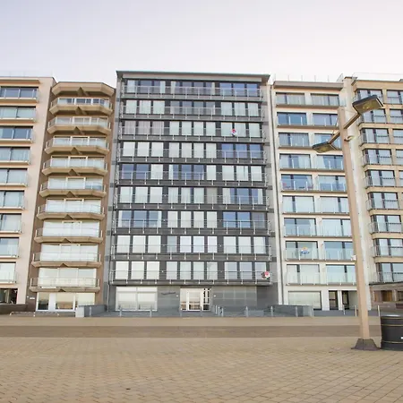 Near The Casino Square, Cleaning Included Apartment Middelkerke
